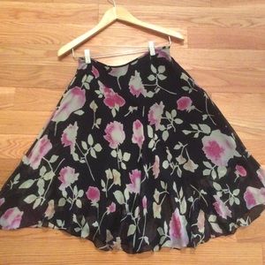 Dana Buckman Black Multi floral 
petite skirt